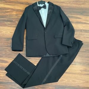 Van Heusen Black Tuxedo 4 Piece Set Boys 18 Pants Jacket Shirt